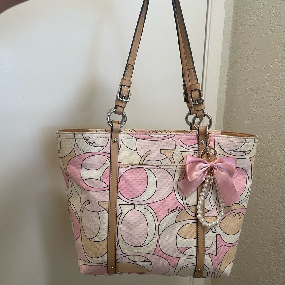 🌸Coach signature pink beige scarf print tote bag